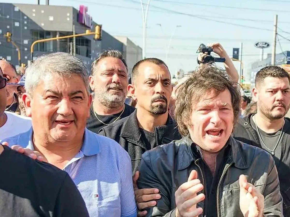 Despues te quieren vender "Kirchnerismo nunca mas"...

Son lo mismo parte 2000000