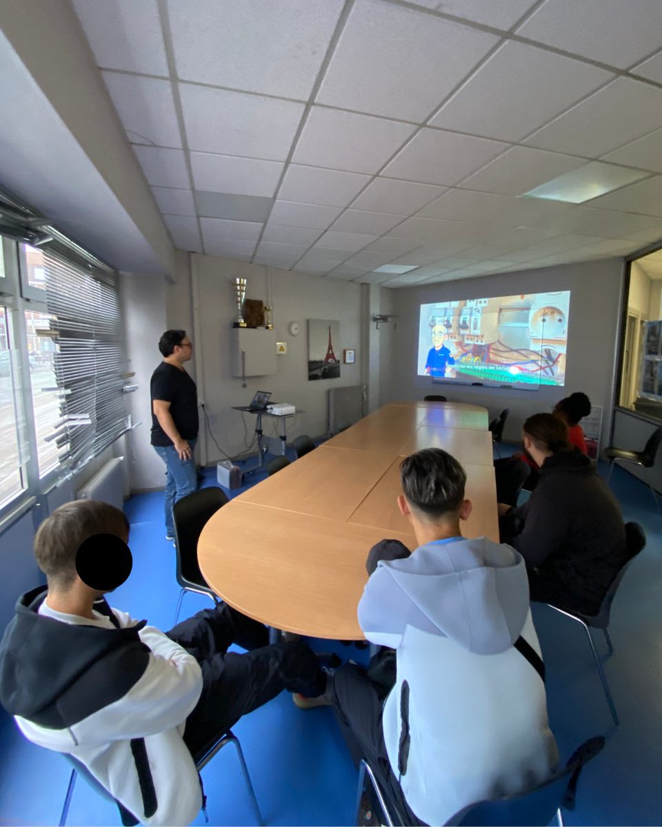 🎓 Rencontre avec AREP FRESC à la Mission Locale 🤝
Cet après-midi, nous avons eu le plaisir d’accueillir le centre de formation AREP FRESC à la Mission Locale !