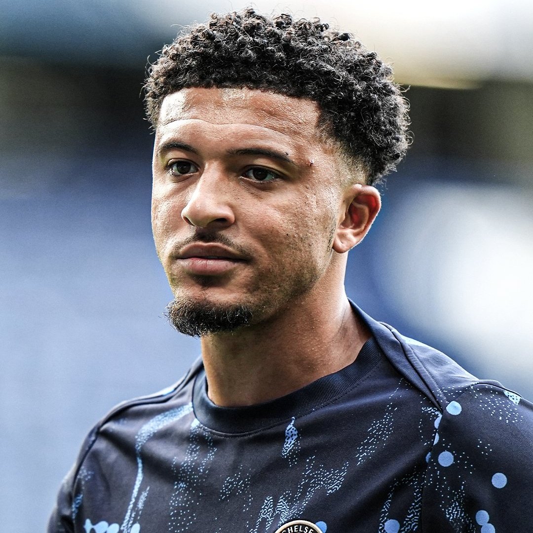 🗣️ Chelsea Başkanı Todd Boehly:

“Sancho'yu 20 milyon Euro karşılığında satın alma konusunda anlaşmıştık, ancak geçen sezon birkaç antrenmanı kaçırdı; stadyumdaki bir maçı da dahil.

Geceyi kız arkadaşıyla sohbet ederek geçiriyor, gündüzleri uyuyordu ve iki gün izinli olduğunda