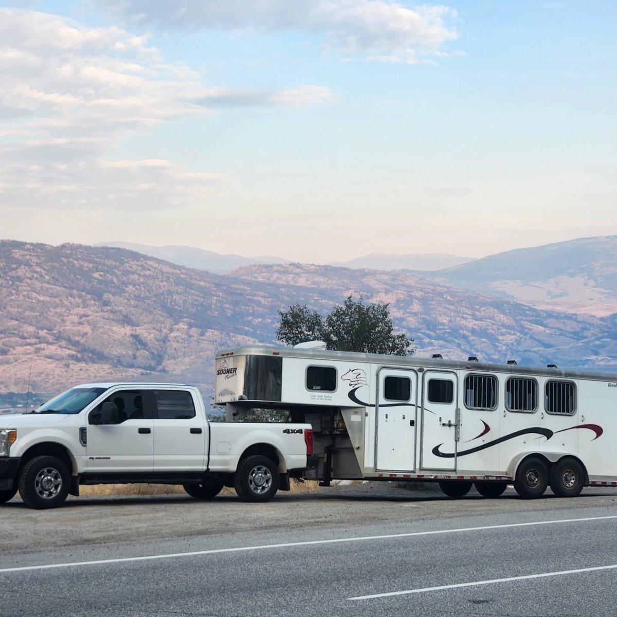 9 mountain passes...4 day getaway...3 disaapointing roadside attractions...15 mins too many in Banff...5000 kms seeing some new country...1 sweet whip of a trailer

...Landmark to Langley...

It was white knuckle wild at times on the Crowsnest...and we loved every second of it.