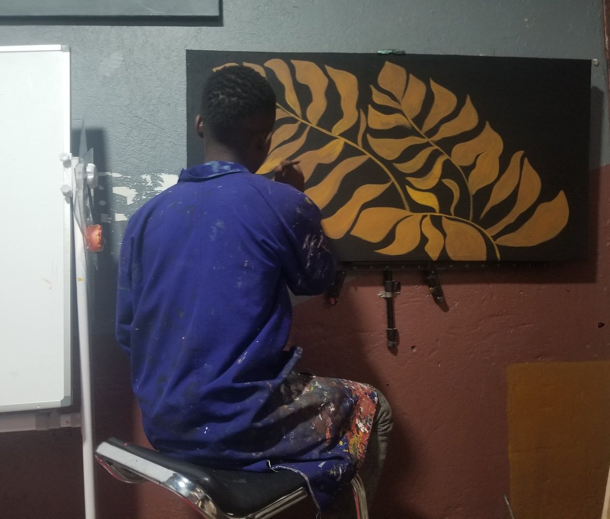 GIDEONARTPRO1's tweet photo. Golden leafy arches on canvas #new mega restaurant in city CHINA BOWL!#uganda #kenya #lovefighters #bubu #fufa #food #paint #FUMA #paint #Gideonartpro1 #openin . https://t.co/8qAefXKmAT