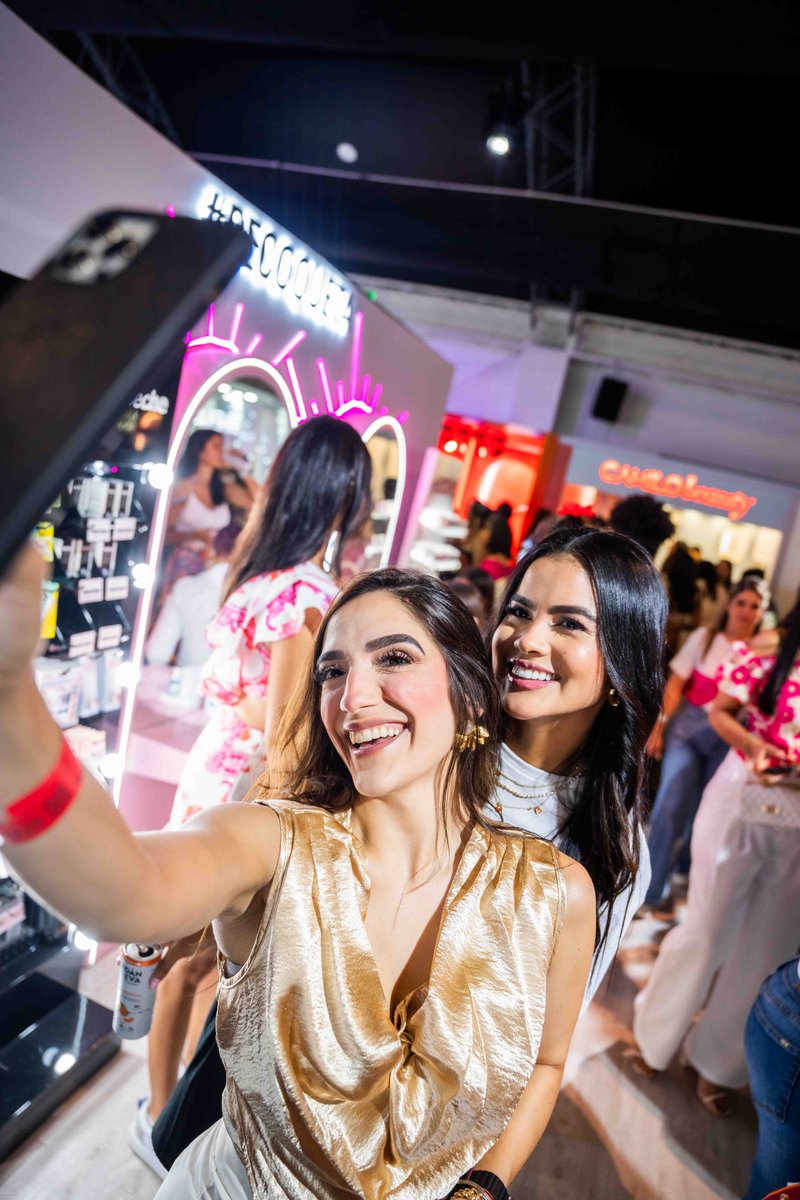 ticketexpressrd's tweet image. 7ma edición de Days to Shine✨2025👉días 5y6 de sept @ Hotel El Embajador, bajo el lema “Own Your Joy, Choose to Be Happy”. Este evento que promueve el empoderamiento femenino💃plenitud, la alegría  y la transformación personal e inspira a cada mujer a relucir con autenticidad💫