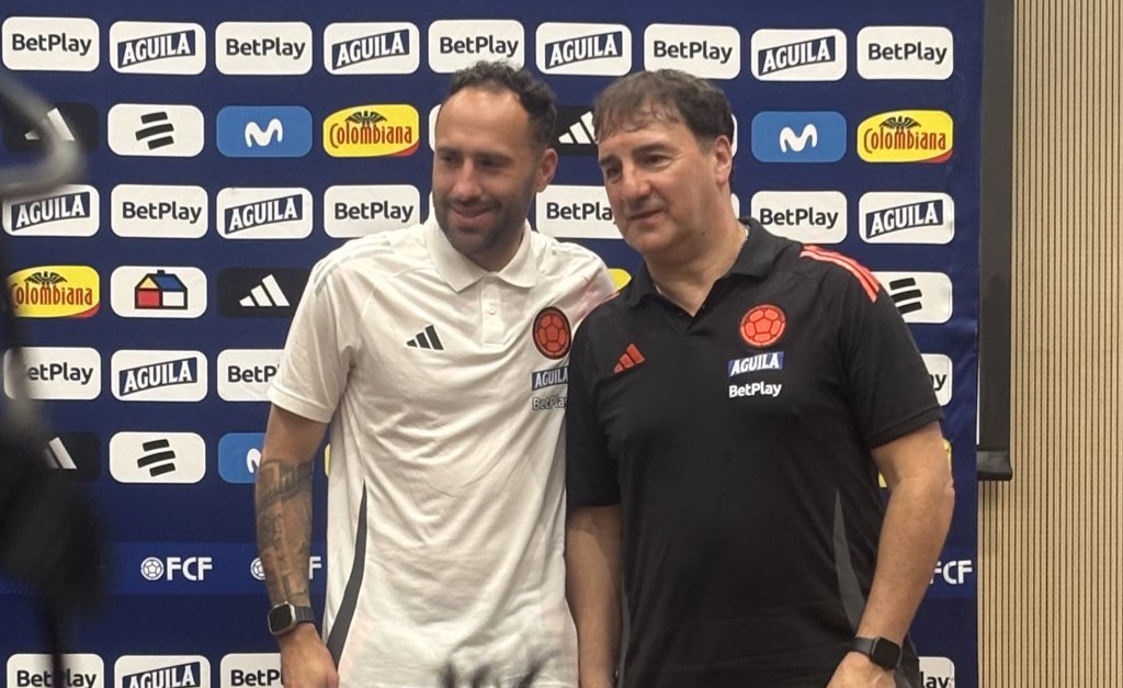 “Los entrenadores somos administradores de recursos humanos y una gran tarea es el manejo de los egos. Siempre hemos dicho que el equipo siempre es más grande que el individuo. Imprescindible no hay nadie y todos trabajamos para el equipo”: Néstor Lorenzo.