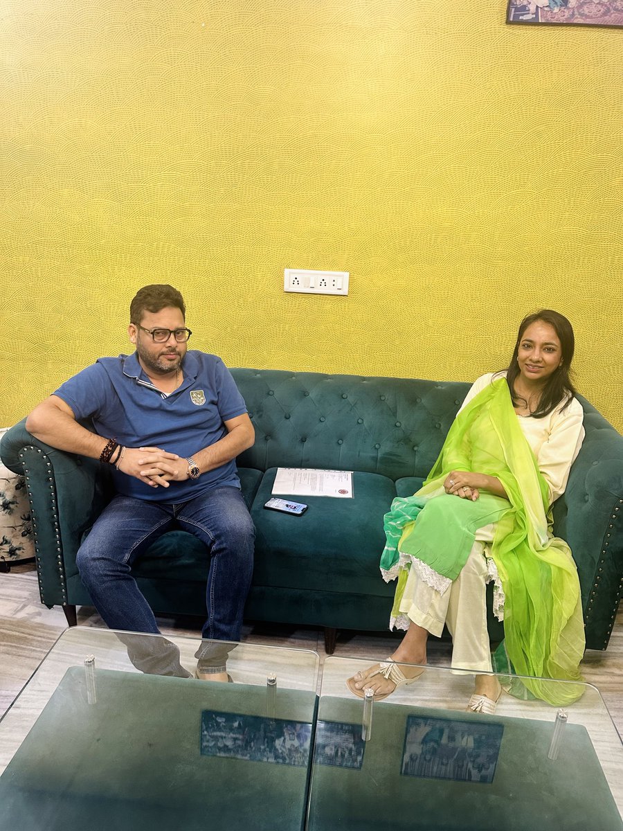 vibhamathur10's tweet image. प्रदेश कांग्रेस महासचिव व भीलवाड़ा प्रभारी @Pbmla126 जी  से मुलाकात कर उन्हें पूर्व मुख्यमंत्री शिवचरण माथुर जी और स्वतंत्रता सेनानी व महिला आश्रम की पूर्व अध्यक्ष श्रीमती सुशीला देवी माथुर जी की मूर्ति अनावरण कार्यक्रम और श्री शिवचरण माथुर विकास एवं सेवा संस्थान के कार्यालय के…