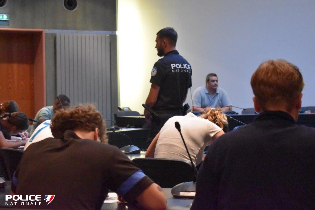 #JeudiPhoto | Retour en images sur les épreuves sportives et écrites du concours de policiers adjoints, qui se sont déroulées hier.👟🖊️
Au plaisir de retrouver certains de ces candidats dans nos rangs d'ici quelques mois !🚔