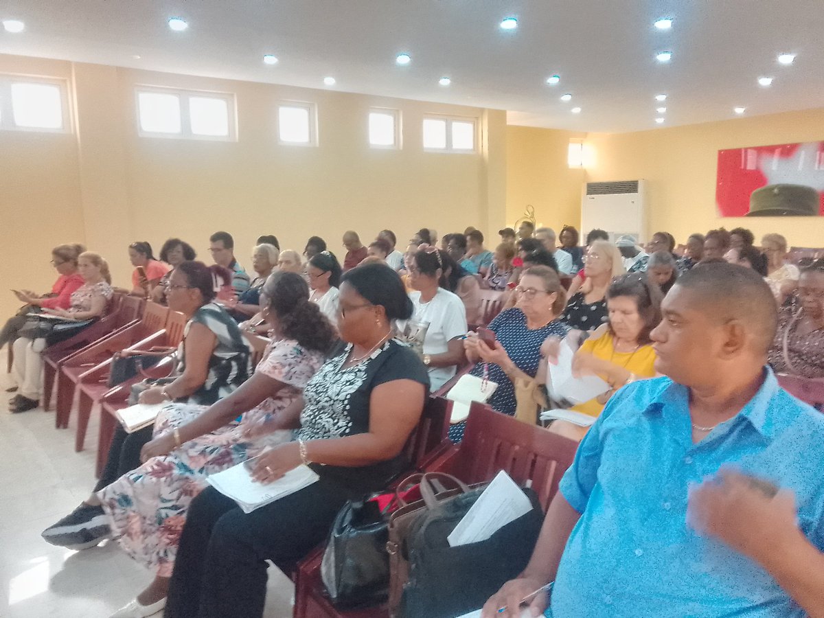 Realiza, la Dirección General de Educación de la Habana su preparación Política desde la TRIBUNA ANTIMPERIALISTA, parte de ella la Historia de nuestra TRIBUNA y su significado.<a href="/IzquierdoAlons1/">Livan Izquierdo Alonso</a>,<a href="/DirectEducaHab/">Karenia Marrero Arrechea</a>,<a href="/YolivanC41557/">Yoliván Prevost Candó</a>,<a href="/YanetHzP/">Yanet Hernández Pérez</a>,<a href="/gobhabana/">Gobierno La Habana</a>,<a href="/mora_aly/">Aly Martinez Mora</a>,<a href="/naimatrujillob/">Naima Ariatne Trujillo Barreto</a> ,<a href="/Roilanc/">Roilan Despaigne Cob</a>