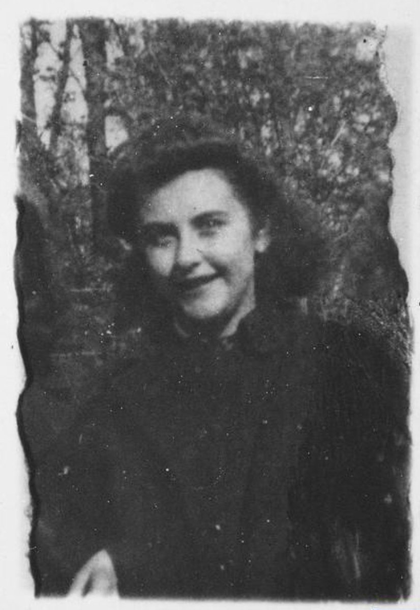 3 September 1927 | French Jewish girl, Suzanne Buch, was born in Paris.

She was deported to #Auschwitz from Pithiviers on 7 August 1942. She did not survive.