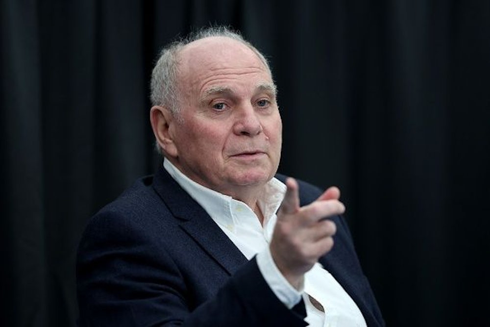 Uli Hoeneß at last night's DFL gala: "We have three 'new signings' who will strengthen the team from November: Jamal Musiala, Alphonso Davies and Hiroki Itō" [via <a href="/SZ/">Süddeutsche Zeitung</a>]