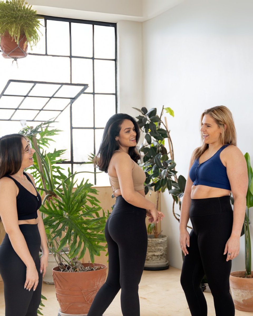 prairiewear's tweet image. The school pickup. The airport shift. The walk home from daycare. Hugger compression bras here for it all 😊

#prairiewear #comfybra #compressionbra #momlife #airportoutfit #traveloutfit #airportoutfit #momstyle