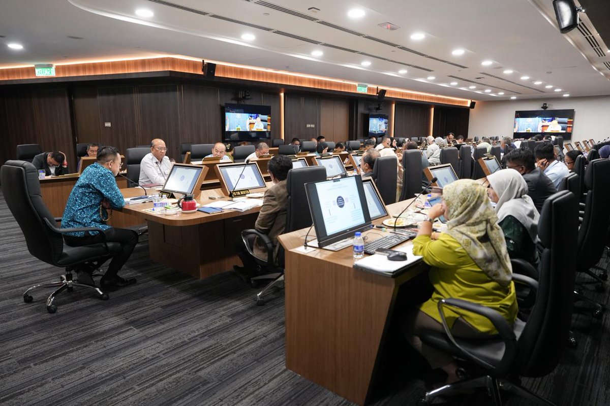MESYUARAT PASCA KABINET | 3 Sept 2025  
YB Menteri Sumber Manusia pengerusikan mesyuarat tumpu persiapan RUU Pekerja Gig. Usaha ini sejajar teras Kesejahteraan &amp; Keadilan dalam memastikan hak pekerja gig terus dilindungi.  

#KESUMA #RUUPekerjaGig2025 #MADANIBekerja #JalanTeruih