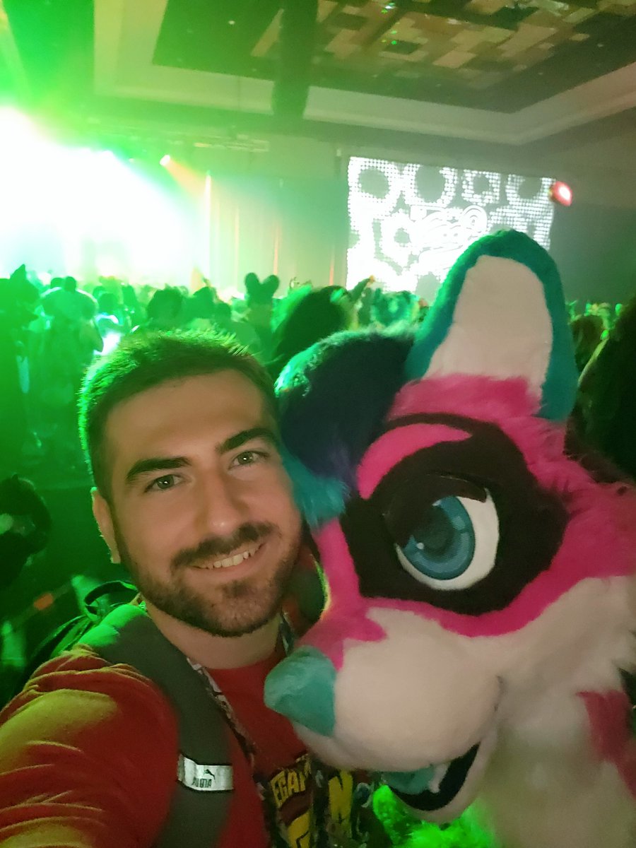 Made it home safely last night.

I freaking love the furry community, I made so many lasting memories at this con
Met many new friends and hung out with all my besties

I miss you guys so much 😢