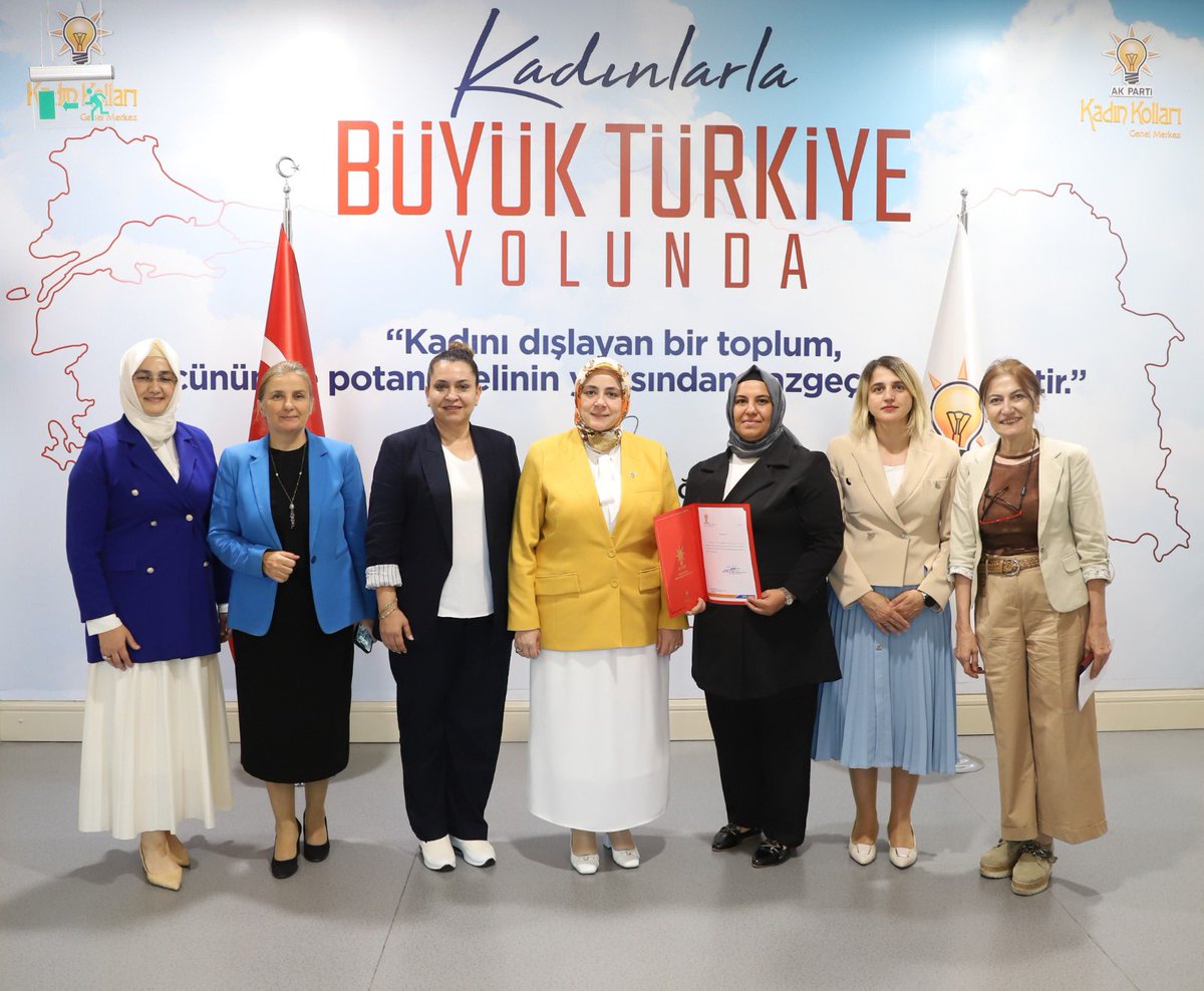 📍AK Parti Genel Merkez

Döşemealtı Kadın Kolları İlçe Başkanlığı görevine atanan Melek Metin, mazbatasını Genel Merkez Kadın Kolları Başkanımız Sn. Tuğba Işık Ercan’dan teslim aldı.

Yeni görevinde başarılar diliyor, hayırlı olmasını temenni ediyorum. 

<a href="/tugbaisikercan/">Tuğba IŞIK ERCAN</a>