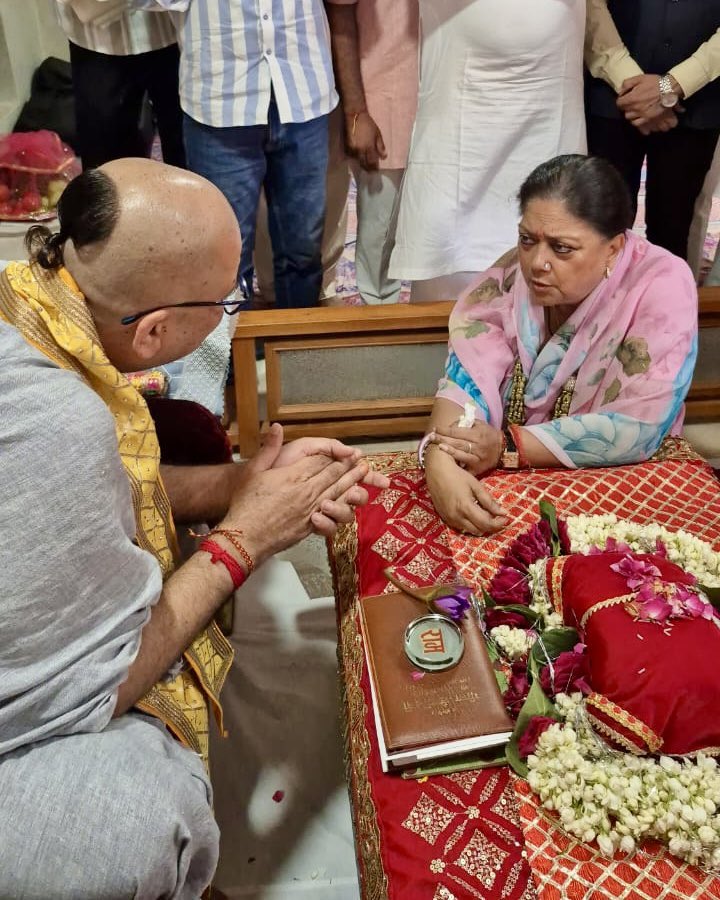 VasundharaBJP's tweet image. जोधपुर के सूरसागर स्थित बड़ा रामद्वारा पहुंचकर रामस्नेही परंपरा के आचार्य संत रामप्रसाद महाराज जी के जन्मोत्सव पर दर्शन किए और चरणों में नमन कर आशीर्वाद प्राप्त किया।

महाराज श्री का स्नेहिल आशीर्वाद और प्रेरणादायी उपदेश समाज को सेवा, सद्भाव और संस्कारों की राह पर निरंतर…