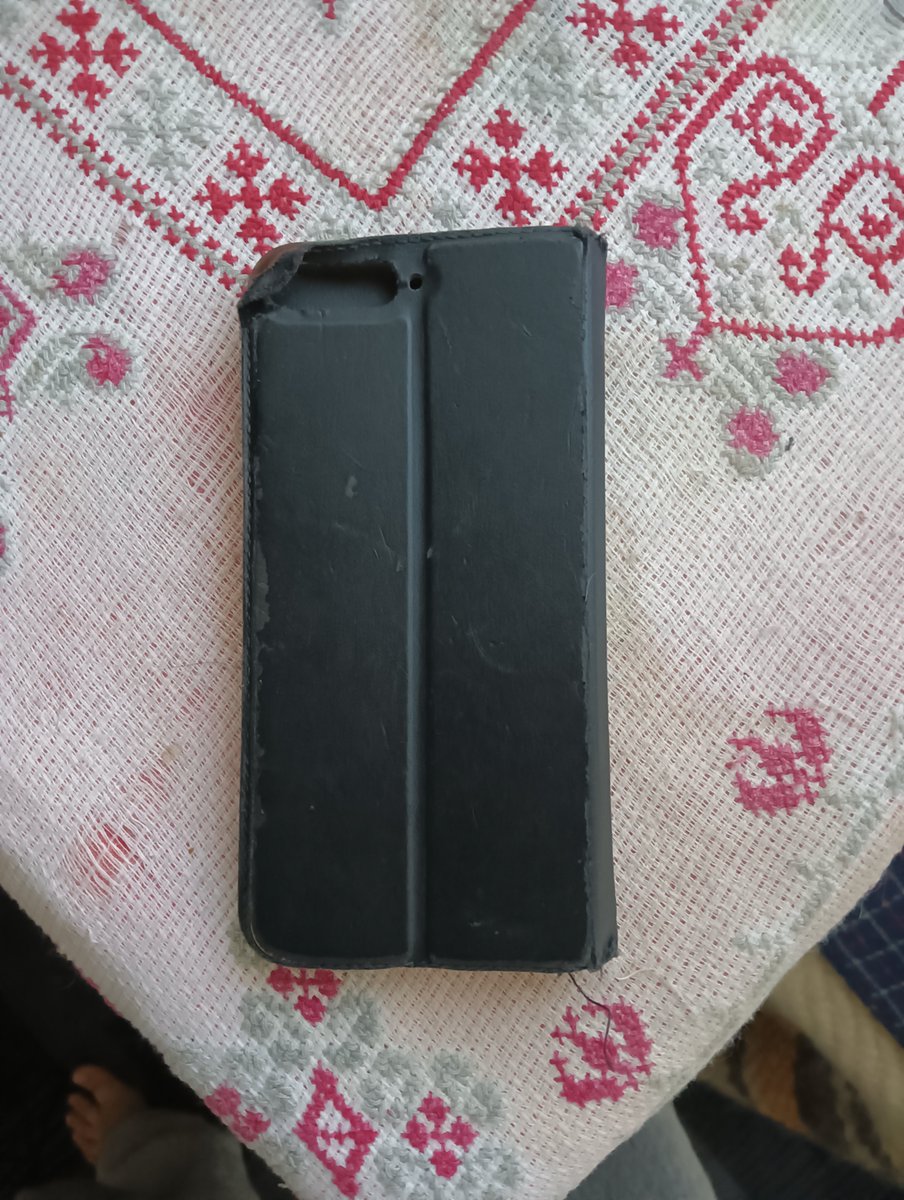 PlotagonPlus's tweet image. Hey. I have this phone case that is for some Huawei phone. Its in mint condition. And a Unknown Bitsstreams sticker on it. Can yall Tell me where this phone case(or the sticker) came from?