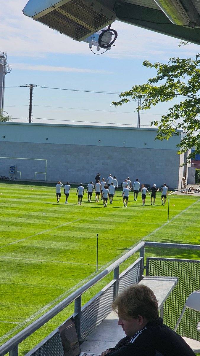 MaximeTruman's tweet image. #CFMTL ce mercredi matin au Centre Nutrilait.

1. Plusieurs académiciens sont avec le groupe : Samsy Keita, Raphaël Pascal et Tim Arnaud.

2. Jalen Neal s&apos;entraine en solitaire.  #RemiseEnForme

3. Thomas Gillier, Dante Sealy, Hennadii Synchuk, Olger Escobar, Efrain Morales, Owen…