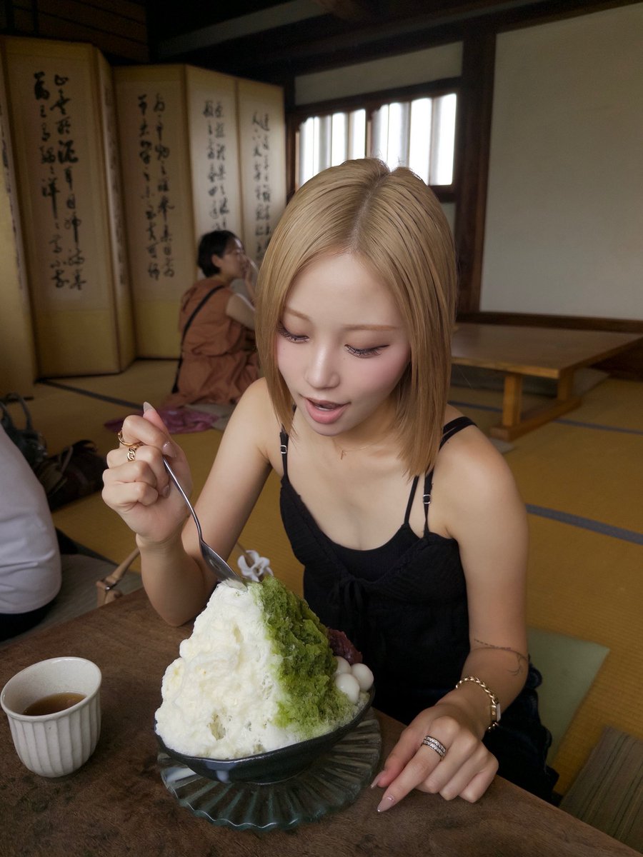 erina tweet media