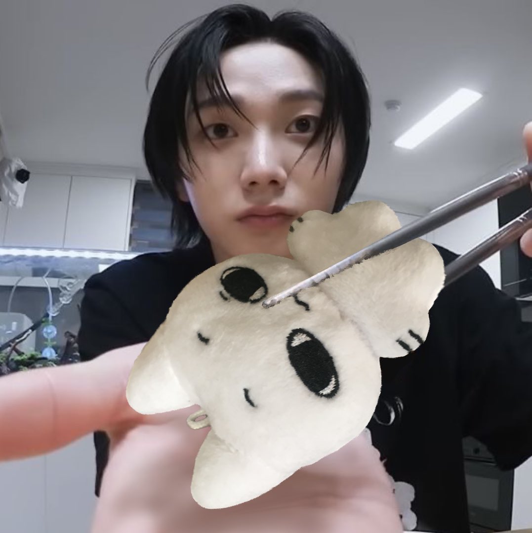 안녕하세요?
성호의 생일을 기념하여
#RT 추첨 세분에게 이웃집성냐를 보내드립니다🐱♥️

#몽샹몽샹_예삐_생일축하해
#HAPPY_YEPPY_DAY
#ソンホの歌声が世界に届くように