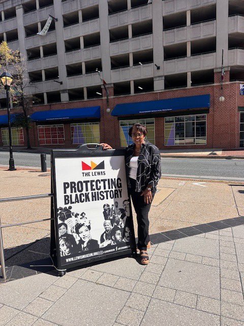 SandraShannon_'s tweet photo. Spent Labor  Day touring Baltimore’s Reginald Lewis Museum with daughter. Lewis was a Baltimore native, trailblazing African American billionaire &amp; global entrepreneur. The museum showcases the proud history of the city’s African American communities. https://t.co/bbiBtXaLOk