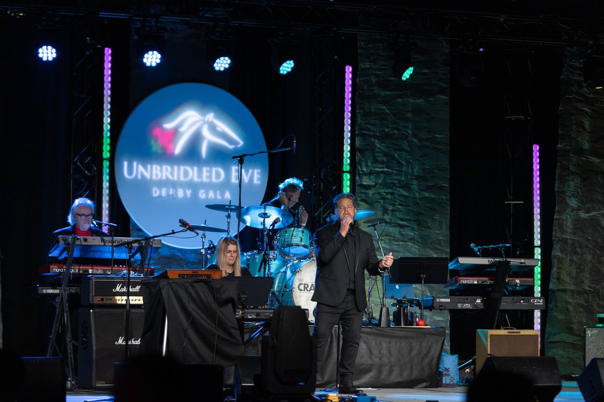 Unbridled_Eve's tweet image. The incredible voice of John Glosson filled the room and created a moment we’ll never forget. What a performance!

#UnbridledEve #UE25 #JohnGlosson #LiveMusic