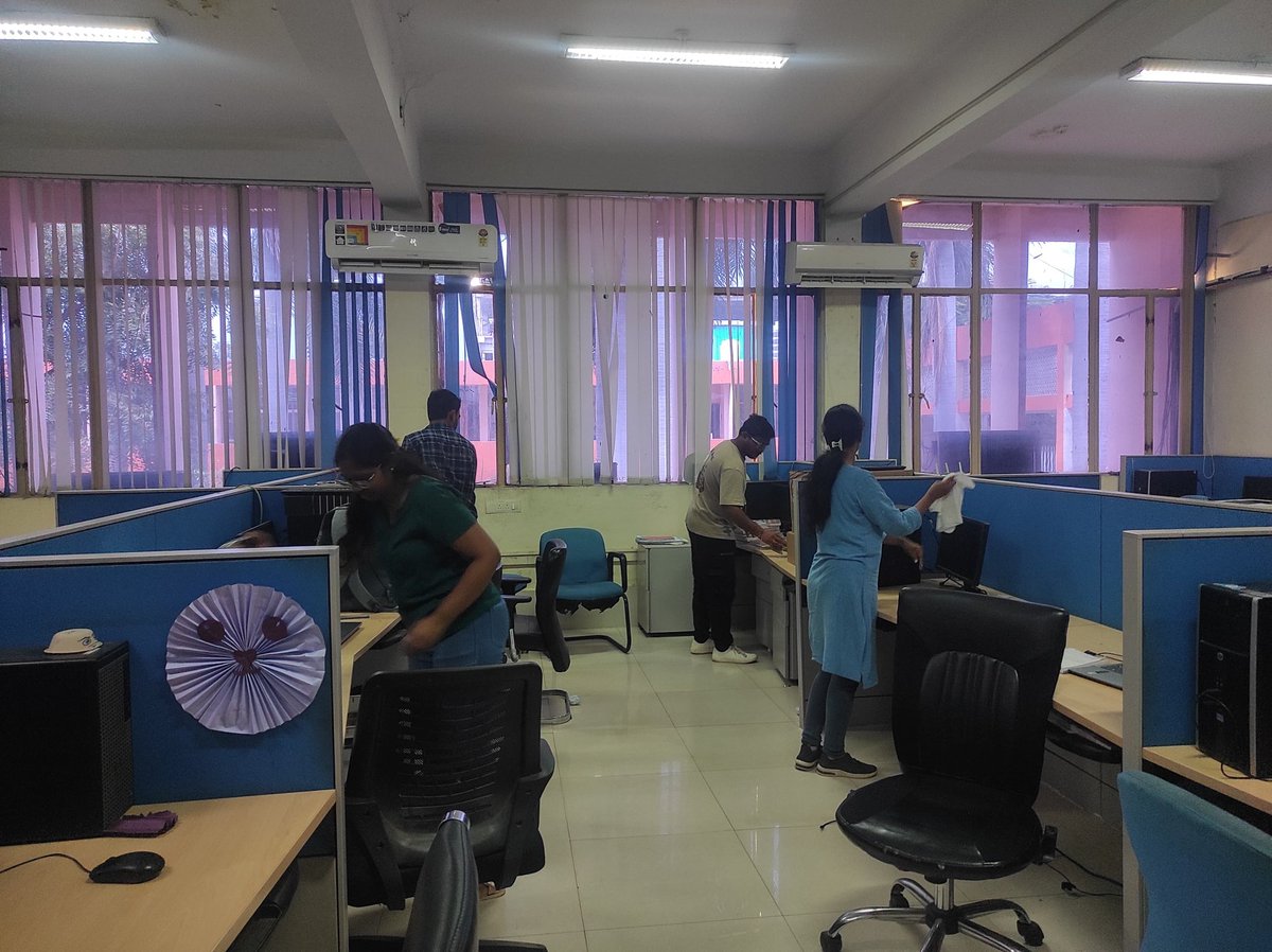 NIPERHyd's tweet image. 🧹✨ Before &amp;amp; After Transformation!
As part of Swachhata Pakhwada 2025, labs at @NIPERHyd were cleaned and organized, ensuring a safer and more productive work environment.

👉 Swachhata is Everyone’s Business!

#SwachhataPakhwada2025 #CleanLab #SwachhataHiSeva @Pharmadept