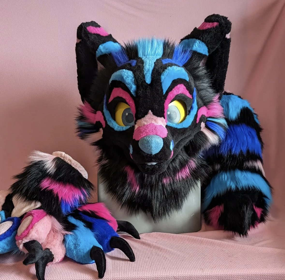 New fursuit partial!!! Everyone meet Pasha, my new fox partial. 🦊
🪡: Gremlinwares on IG
