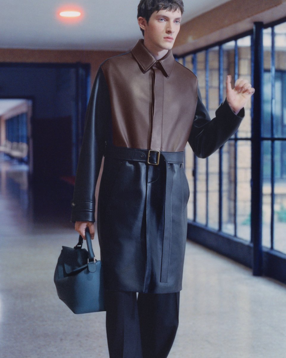 値下げしました。 LOEWE 皮コート/ウッドハンガーつき LOEWE 皮コート/ウッドハンガーつき(美品)