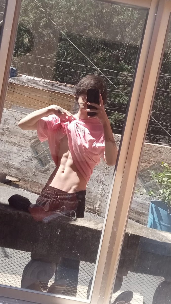 emo fumante que não engorda nem com reza braba, acham que eu passo dos 25 anos?