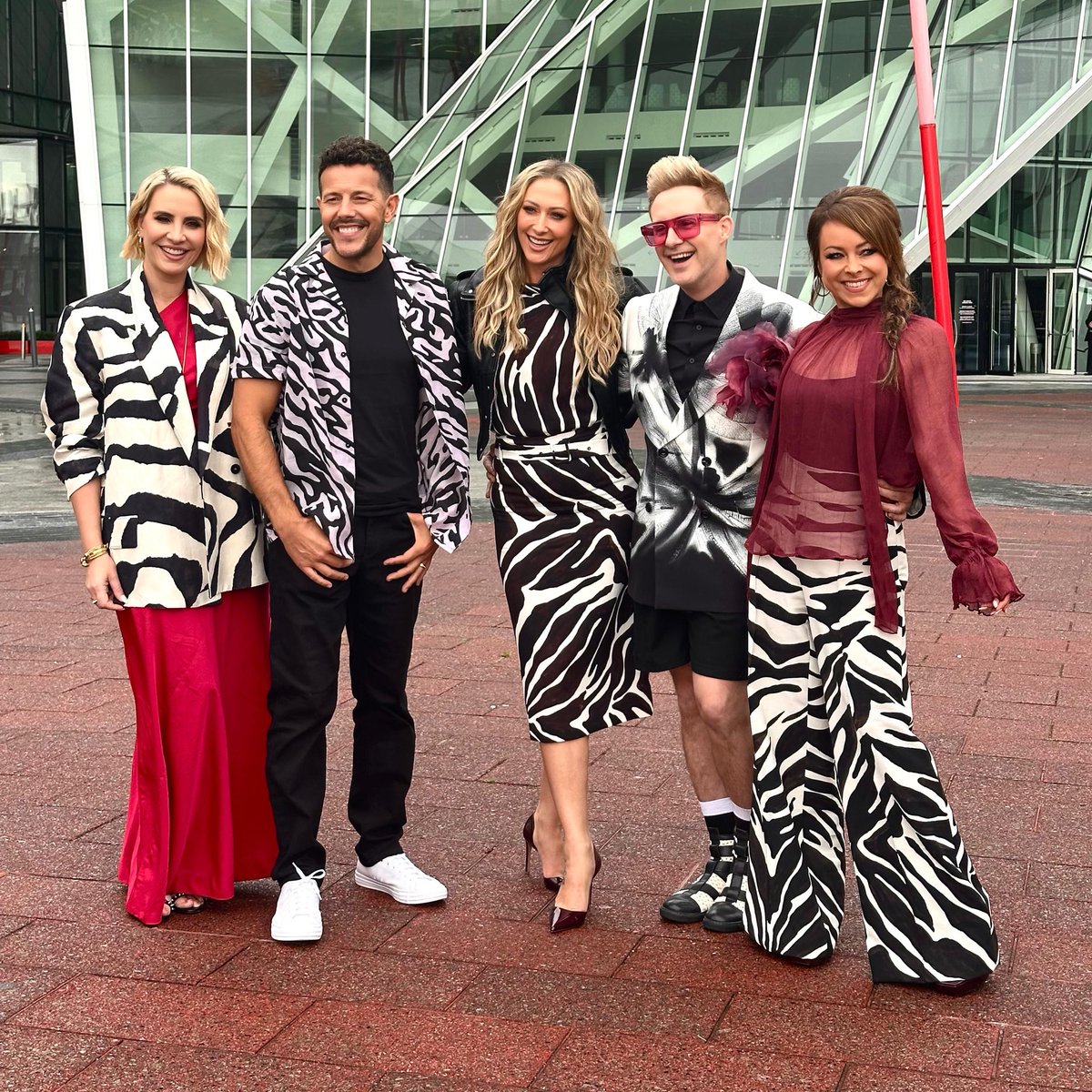 Stomping through Dublin in style, with <a href="/OfficialSteps/">Steps</a>! 🕺🪩