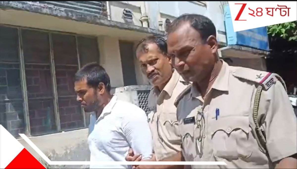 Zee24Ghanta's tweet image. শিরদাঁড়ায় বরফ স্রোত! গলা টিপে মেরে জন্মদাত্রী মাকে মাটির নীচে পুঁতল কোচবিহারের কালপ্রিট... 

#CoochBehar #Murder #Zee24ghanta 

সবিস্কারে পড়ুন...
zeenews.india.com/bengali/state/…