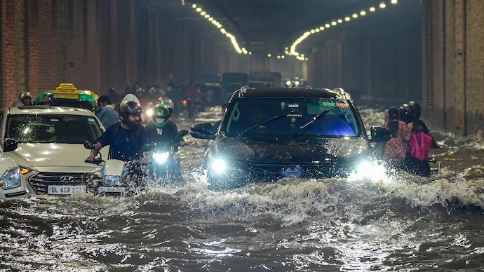 vimlendu's tweet image. This season has been one of the worst, a devastating one, across the country, especially the north. May be twitter/x is not throwing it in my feed, because haven’t heard from the following gentlemen, let me know if you have:
1) Mr Nitin Gadkari (@nitin_gadkari ): Man who claimed…