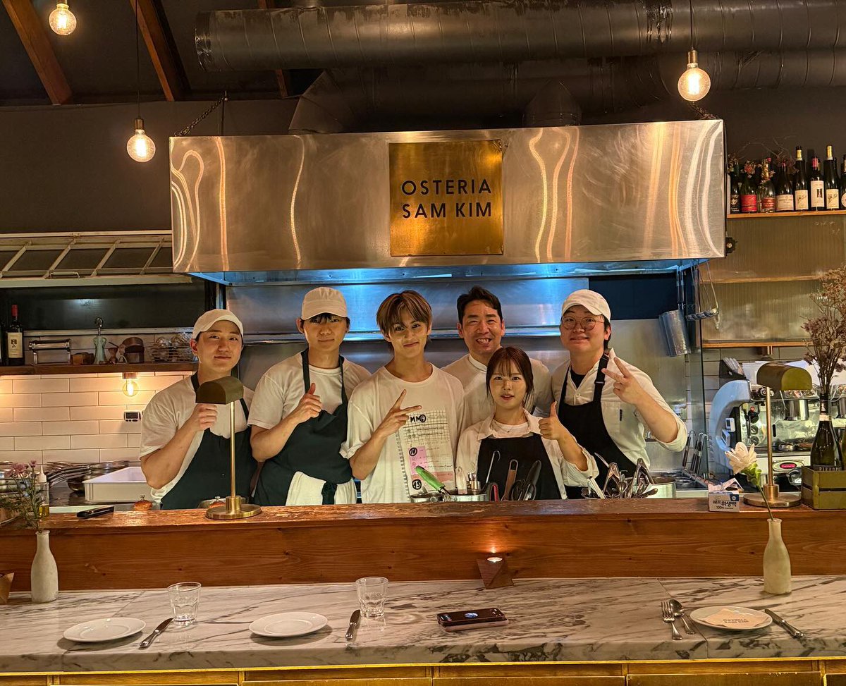 Independentboy_'s tweet photo. 마크 오스테리아샘킴 방문했나바 🧑‍🍳🤍 https://t.co/AFTS54PEKp