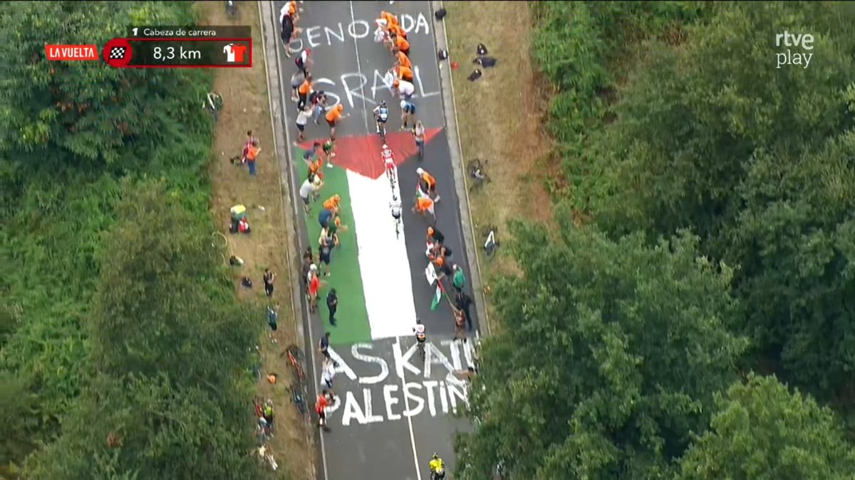 🚲🇵🇸 Nuestro país está dando un ejemplo de solidaridad con Palestina desde todos sus rincones.

Israel utiliza #LaVuelta para limpiar su imagen mientras continúa el genocidio. El sionismo no debería participar en ninguna competición deportiva.

en.eldiario.es/S90mpE