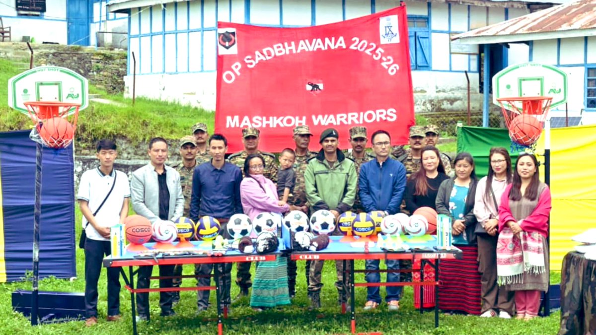 GajrajCorps_IA's tweet photo. ⚽ 𝑺𝒑𝒐𝒓𝒕𝒔: 𝑻𝒉𝒆 𝑺𝒑𝒊𝒓𝒊𝒕 𝒐𝒇 𝑵𝒂𝒕𝒊𝒐𝒏 𝑩𝒖𝒊𝒍𝒅𝒊𝒏𝒈 🇮🇳

Troops of the Red Horns Div of @GajrajCorps_IA reached out to the children of Lumla, a remote village in Arunachal Pradesh, by presenting sports kits to students of the Government Middle School. 
The initiative encourages a healthier, more active future while creating new opportunities for rural youth. Sport builds confidence, teamwork and well-being - nation building in action! 🇮🇳

@GajrajCorps_IA की Red Horns Div के वीर जवानों ने #ArunachalPradesh के सुदूर गाँव लुमला के सरकारी मिडिल स्कूल के बच्चों को खेल किट भेंट कर बच्चों में खुशी और उत्साह जगाया। यह पहल ग्रामीण युवाओं के लिए  सक्रिय भविष्य और नए अवसरों का मार्ग खोलती है।खेल केवल मनोरंजन नहीं, बल्कि आत्मविश्वास, टीम भावना और स्वस्थ समाज की पहचान हैं ! 🇮🇳

#kheloindia 
#Tawang 

@adgpi 
@easterncomd 
@MyGovArunachal 
@SpokespersonMoD 
@HQ_IDS_India