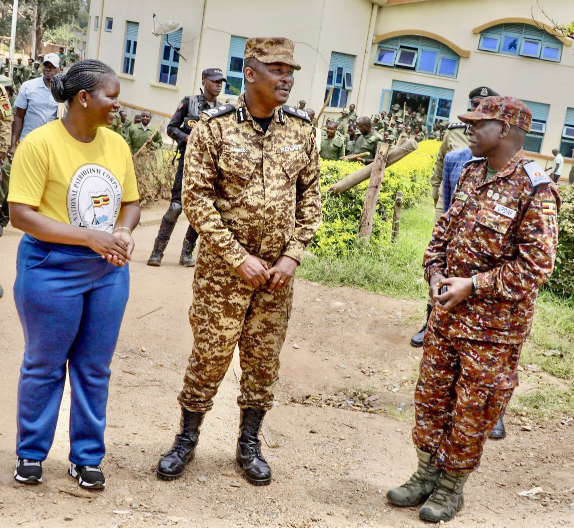kamukamafredie's tweet photo. This morning, the Director CID AiGP Tom Magambo delivered a lecture of opportunity to 1,114 secondary school teachers from Western Uganda who are currently undergoing a patriotism training course at Ntare School in Mbarara. https://t.co/yntfHmt6V8