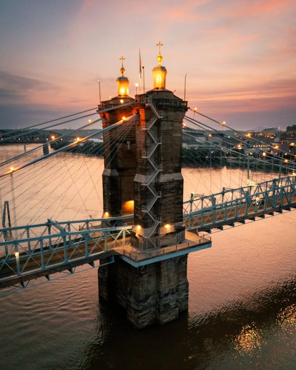 ✨ #RoeblingBridge is shining bright in September.
#roeblingwednesday

📷 <a href="/jackattack9182/">Jack Conyers III</a>