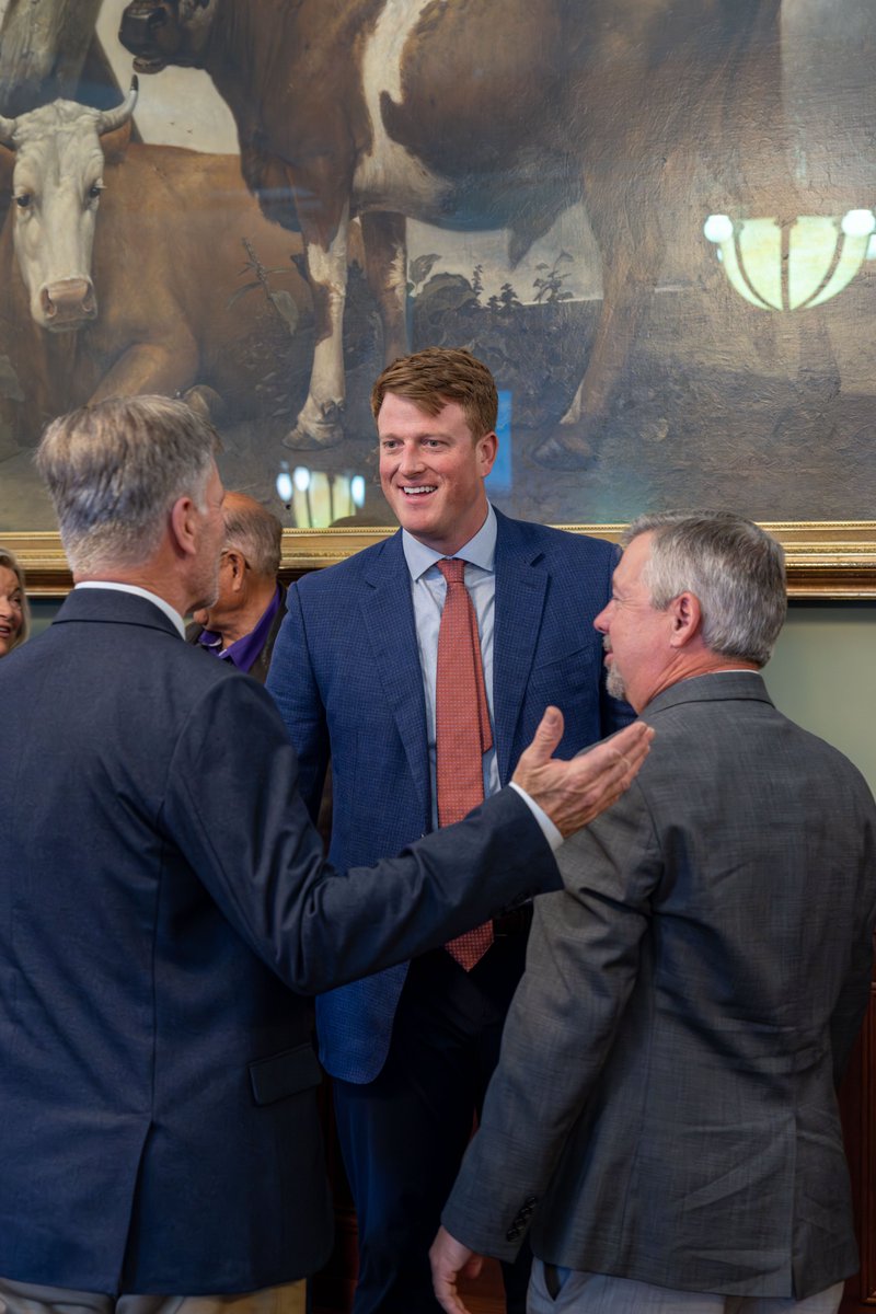 Big news for Wyoming! 🎉

Last week, we joined <a href="/EPA/">U.S. EPA</a> <a href="/epaleezeldin/">Lee Zeldin</a>, <a href="/GovernorGordon/">Governor Mark Gordon</a>, <a href="/SenLummis/">Senator Cynthia Lummis</a> and <a href="/Wyoming_DEQ/">Wyoming DEQ</a> Director Todd Parfitt in Cheyenne to celebrate EPA's proposed approval of Wyoming's coal combustion residuals state permitting program. 

This proposal recognizes