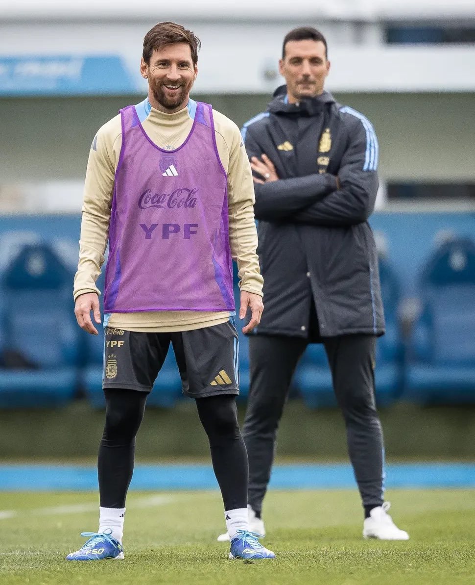 VSportsTM's tweet image. "¿Un heredero de Messi en el fútbol argentino o mundial? No, no puede haberlo. No lo habrá. Puede haber grandes jugadores que marquen la época, pero lo que ha hecho en tanto tiempo, creo que será irrepetible. El fútbol tiene muchas cosas impensables, pero casi podría asegurarles…