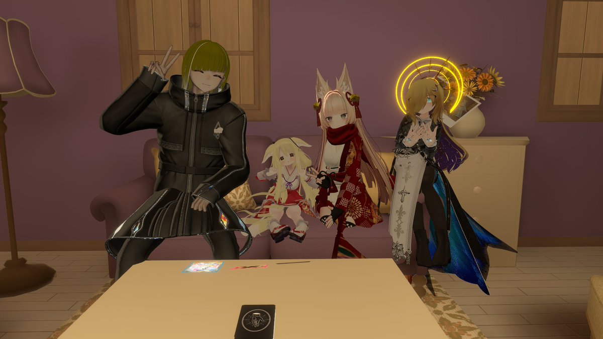 #VRC_GoT 今日はありがとう～！
今回はだれかさんのご機嫌がナナメじゃなかったから、
追い出されたりはしなかったみたい。
月のやつと私のどっちの信者になる？って聞いたとき
私って言ってくれたお前、見る目あるね～。