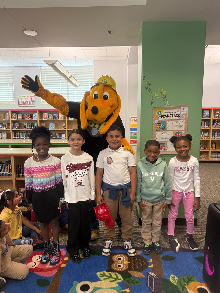 DiggerDog811's tweet image. Digger and Ms. Maria attended Career Day at Ison Springs Elementary School! diggerdog811.com/?p=5436 @GA811 @IsonSpringsES @FultonCoSchools @georgiadeptofed @GAESPrincipals @gsbacomm @gaelassoc #Call811 #Contact811 #CareerDay2025 #educationalsafetyprograms #PublicSafety