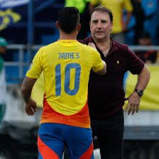 Néstor Lorenzo DT de Colombia sobre James Rodríguez:
“James es un jugador con hambre, no creo que esté pensando en jugar sus últimos partidos. Yo creo que él está enfocado en prepararse de la mejor manera para el Mundial. James tiene mucho fútbol para dar”.