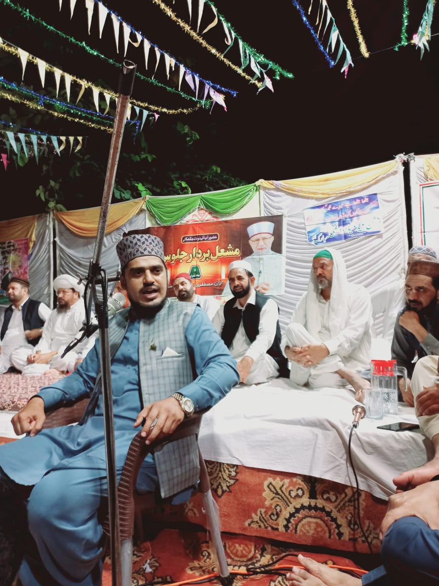 MSMofficialNP's tweet photo. تحریک منہاج القرآن و مصطفوی سٹوڈنٹس موومنٹ PP-10 کے زیراہتمام میلاد مصطفیٰ ﷺ کی عظیم الشان محفل کا انعقاد۔
محفل میں علامہ شیر محمد قادری نے ایمان افروز خطاب فرمایا جبکہ اہل علاقہ نے بڑی تعداد میں شرکت کر کے محفل کو کامیاب بنایا۔
#MSMNPUNJAB #MSMPP10 #MSMOfficialNP #MehfilENaat https://t.co/WWYkv8Qxxi
