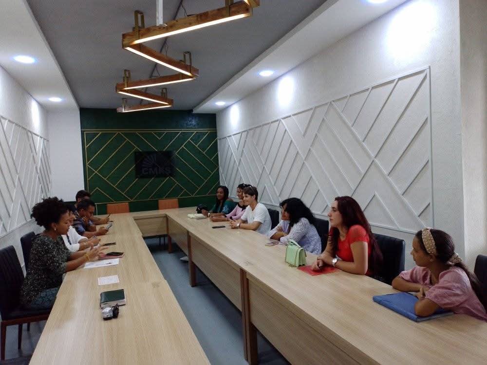👉👉👉En estos momentos la Dirección de Información y Comunicación Social de la provincia, junto a directivos de los medios de comunicación guantanameros, dan la bienvenida oficial a los nuevos graduados de Periodismo. 

(1/2) #Guantánamo #Cuba