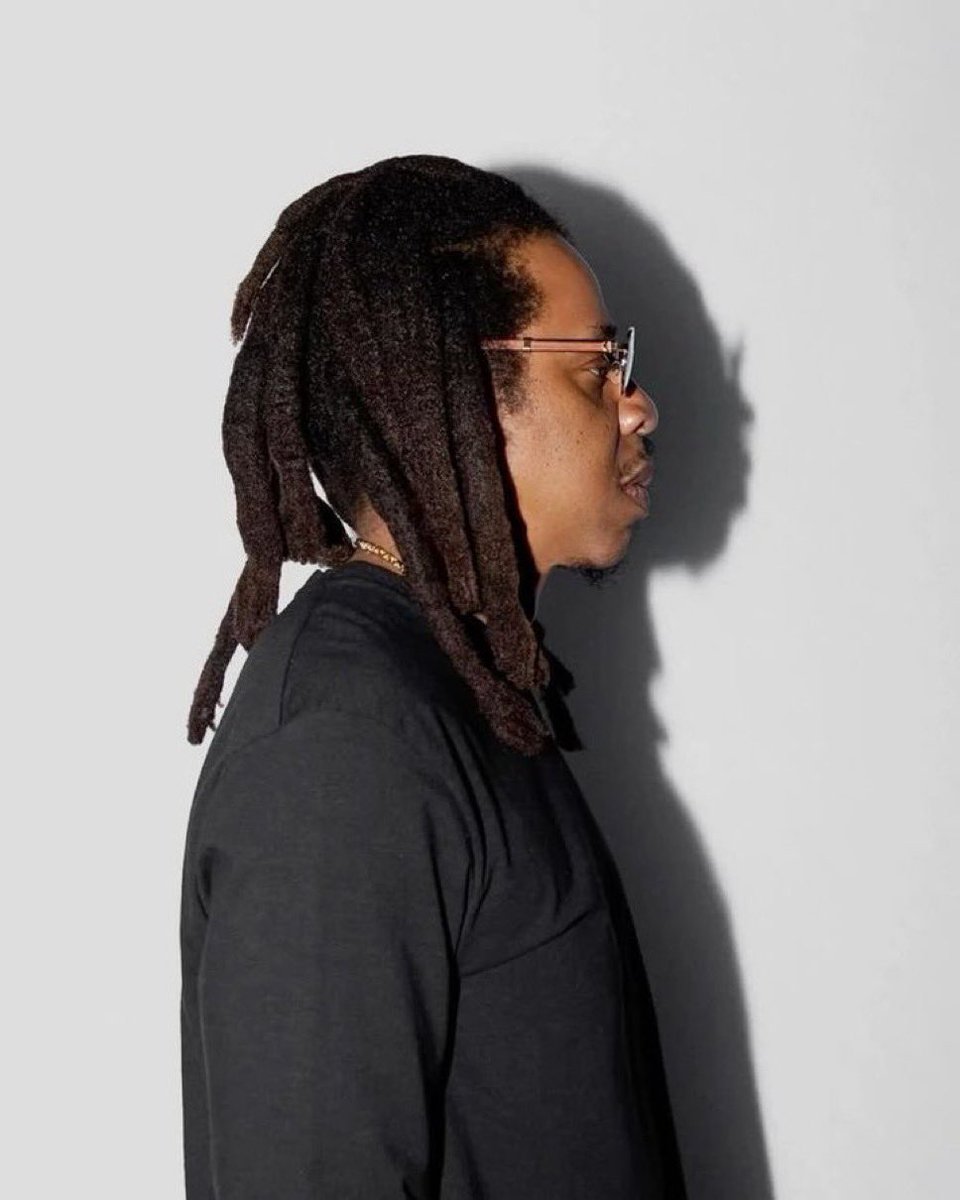 mediaoneuniv's tweet image. JAY-Z CHANGED THE GAME 🚨
From hustler ➝ rapper ➝ billionaire mogul 💼

#JayZ #RapIcon #HipHopHistory #GOAT