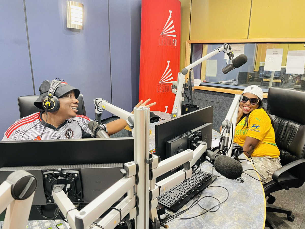 MolemoThib73577's tweet image. It's a Afternoon #BundleOfJoy le Lebza Ngwana Moela danko basotho ba heso a Wednesday.
@LesediFM
@Thibos_Mokone
@leemaoela1
#ReyaTellaDrive
RADIO IS THE THEATER OF VOICE
📻🎶📻🎶🔥🎙️🔥🎙️🔥🎶📻