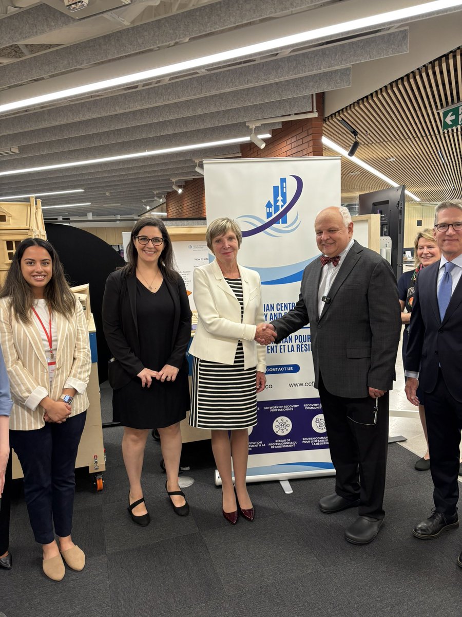 EleanorO_MP's tweet photo. Le nouveau Centre canadien pour le rétablissement et la résilience, développé avec @ICLRCanada fait partie de notre plan pour aider les communautés à se rétablir plus rapidement et à revenir plus fortes après les catastrophes.

Je suis reconnaissante que @RunChiNguyenRun s’est rejointe aujourd'hui à Toronto pour lancer le Centre, qui donnera aux gouvernements locaux les outils nécessaires pour planifier, réduire les risques et construire des communautés plus résilientes.