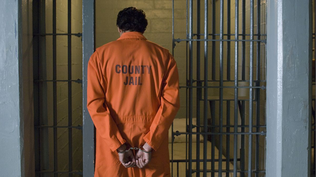 人を襲う可能性がある動物を駆除しろと言うなら
人を襲った死刑囚は迅速に事を済ますべきじゃない？

冤罪の可能性が無いのに何十年も三食昼寝付きで生きてる奴らがいるでしょ。
コストが年間300万円程かかるらしい。
そのお金でどれだけ自然と動物を保護できるか。