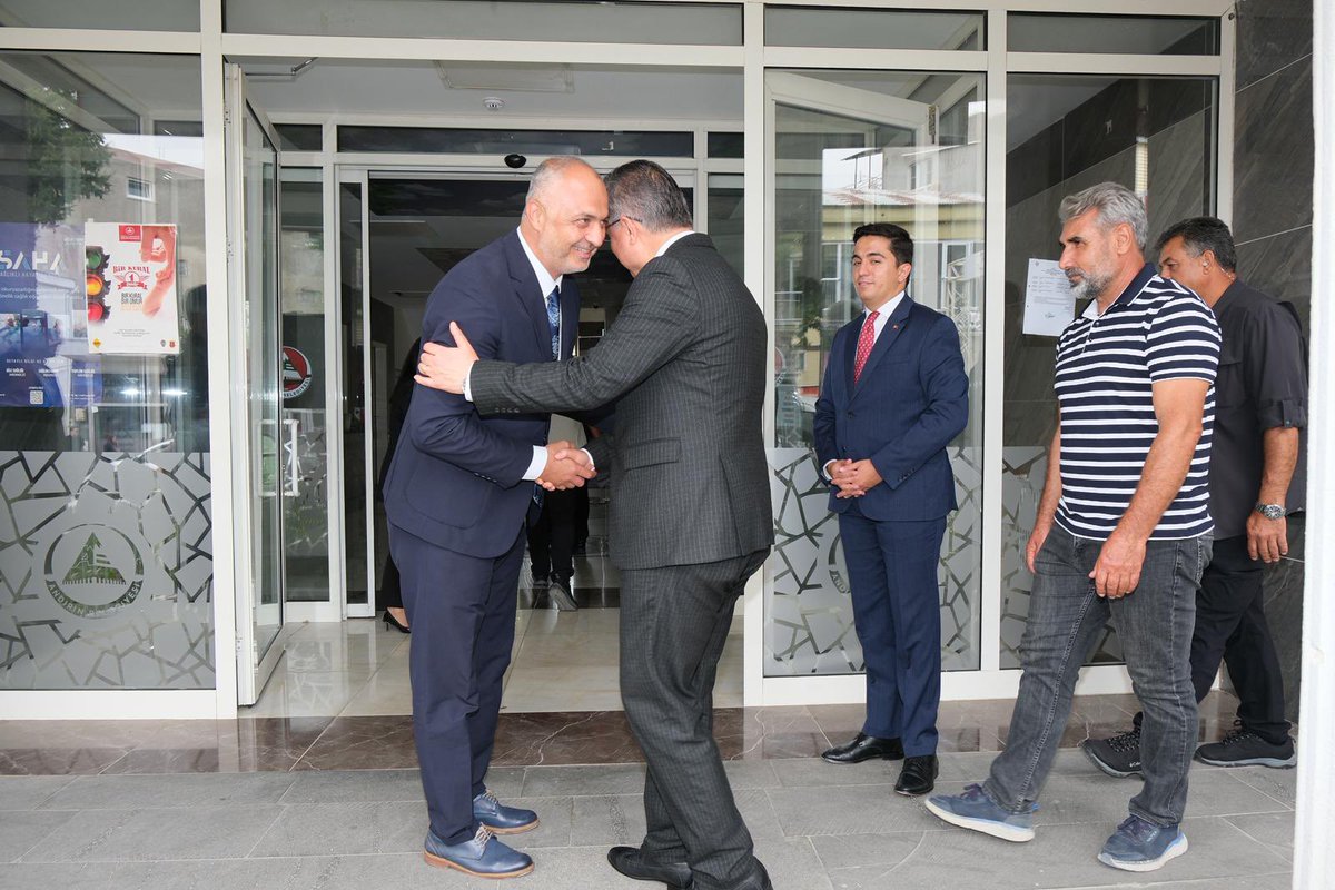 İlçemizi ziyaret ederek bizleri onurlandıran Osmaniye Valimiz Sn. Dr. Erdinç Yılmaz’a nazik ziyaretleri için teşekkür ediyorum.
Kendilerini Andırın’da ağırlamaktan büyük mutluluk duyduk. 
İlçemize gösterdikleri ilgi ve destekleri için şükranlarımı sunuyorum.