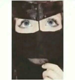 #شعر_غزل
🌸☁️عيونك تذوبني و أجي لك بدون شعور
و يروح العمر و أنا مع نظرتك ، سارح .♥️💭🍁