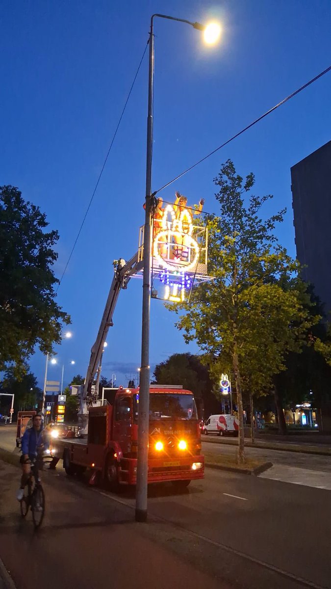 💡De buitenploeg werkt gestaag door, steeds meer ornamenten en lichtprojecten verdwijnen uit ‘onze school’ 💡Kijk regelmatig op <a href="/Lichtjesroute/">Lichtjesroute</a> en onze sociale media voor alle informatie over onze #lichtjesroute 2025 #Eindhoven 💡