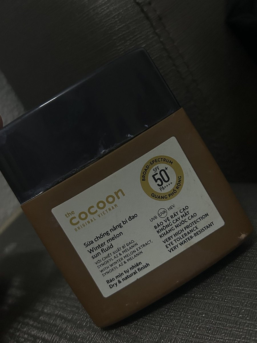 seketullien's tweet photo. https://t.co/6BzyMrnsP0
✨ “Stay glowing, stay protected. Meet your everyday shield — The Cocoon Winter Melon Sun Fluid SPF 50+ 🌿☀️ 
💧 “High UV protection. Natural finish. Very water-resistant.
Your skin deserves The Cocoon Winter Melon Sun Fluid SPF 50+ 🌞”

⸻ https://t.co/fIFbjhnHFf